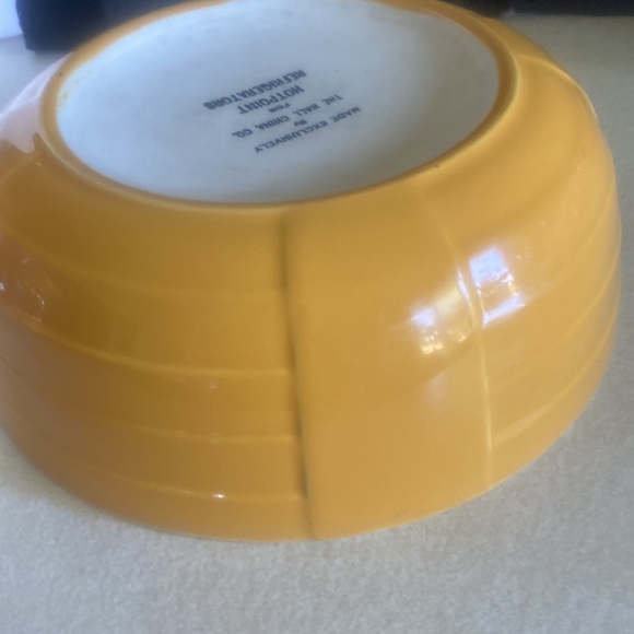 Vintage Hotpoint Refrigerator mustard yellow Art Deco design 9” serving bowl - Picture 4 of 9
